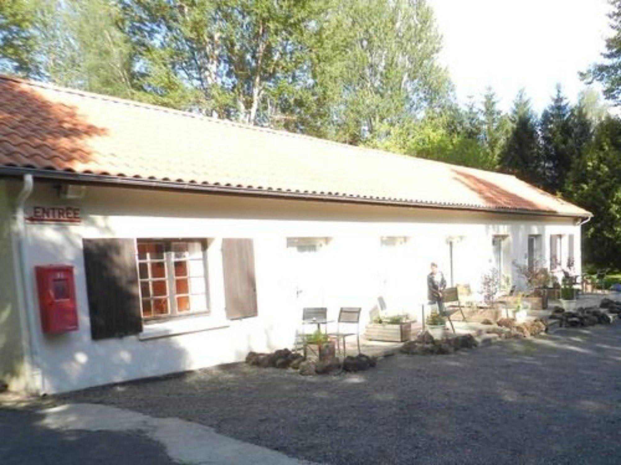 Domaine De La Palle Pontgibaud Bagian luar foto